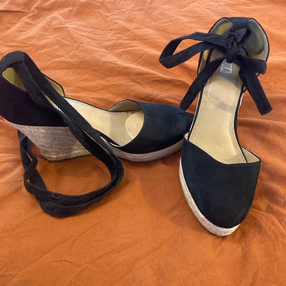 8.5 black wedges